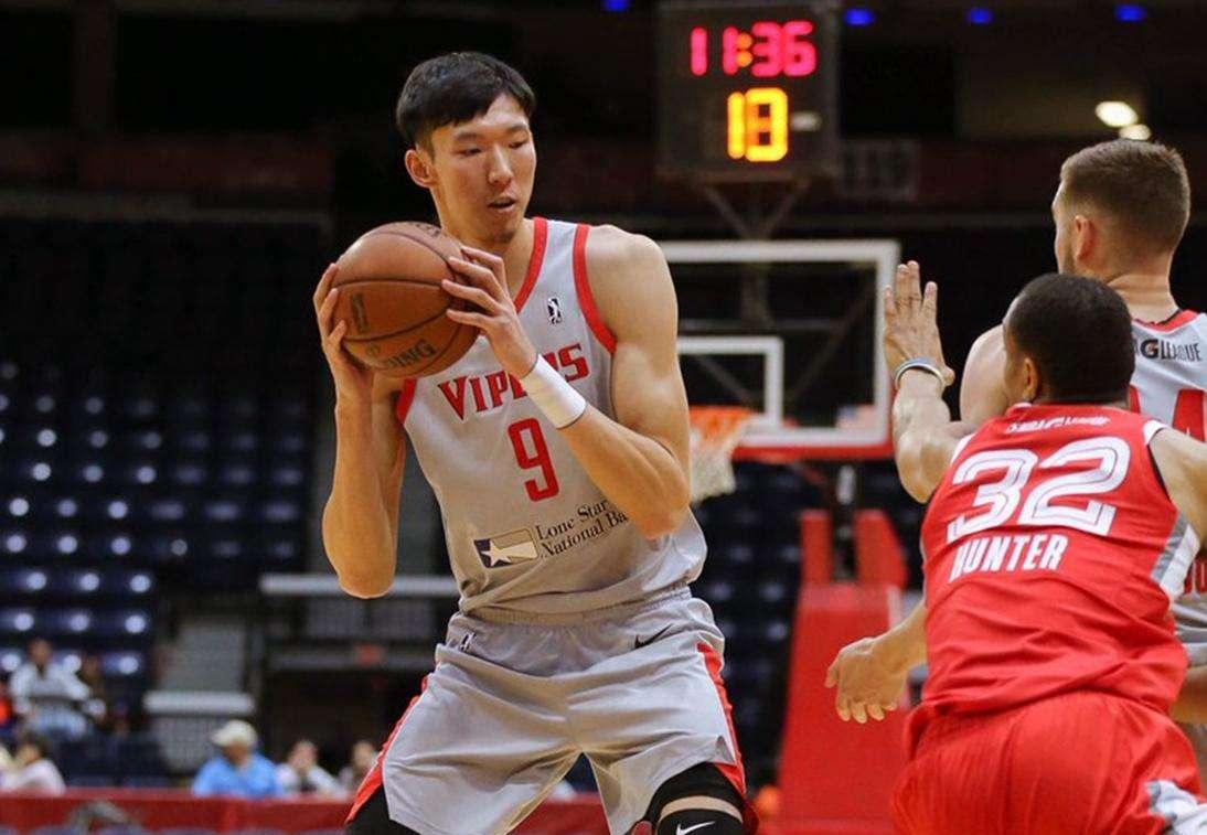 杨瀚森与周琦的冰火两重天！
最近，周琦在国内的全运会上打疯了。两场比赛拿下52分