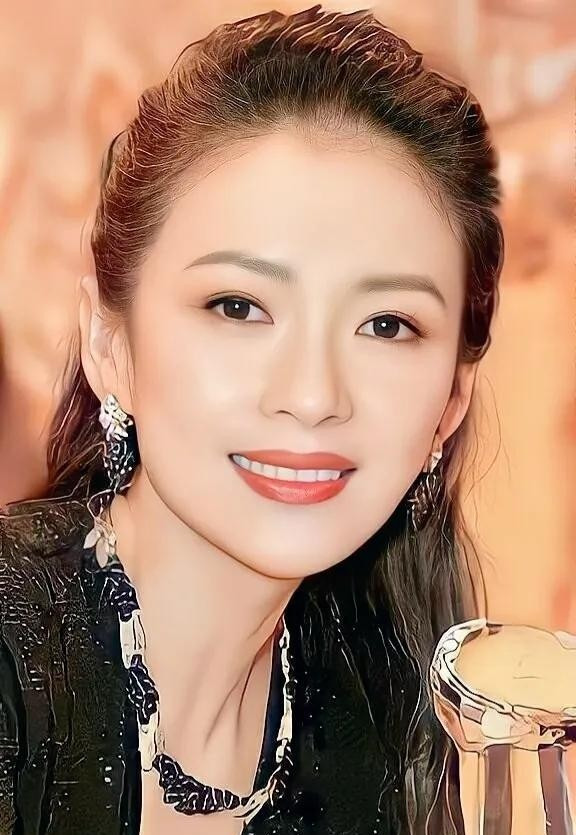 章子怡的演艺之路











你相信吗？一个榨菜厂广告女孩，竟成了国际