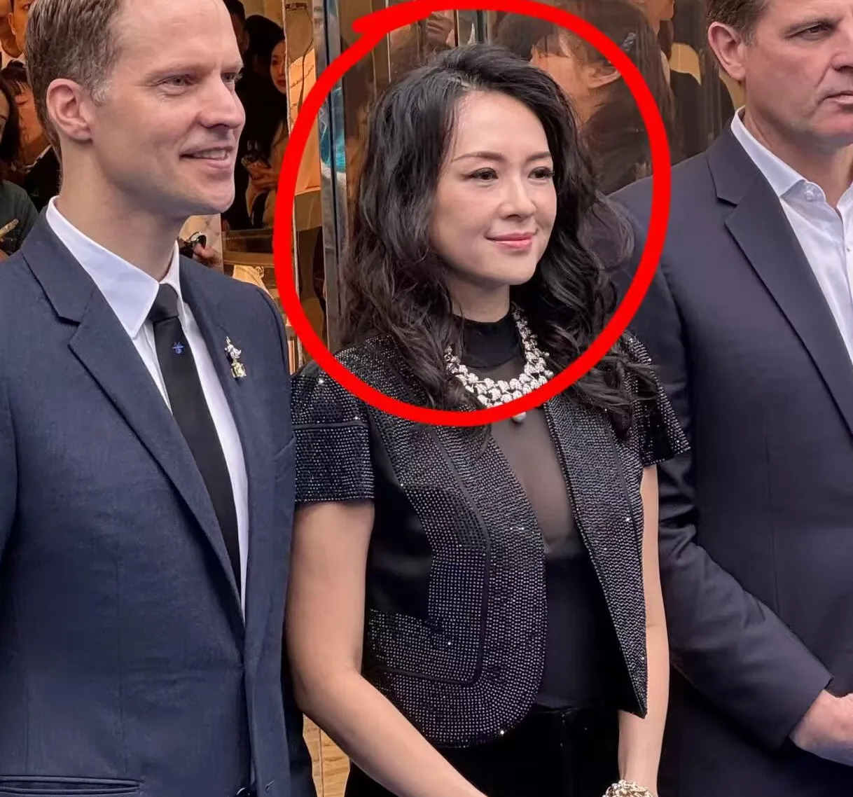章子怡事业回春颜值提升











怎么回事？章子怡最近也太火了吧！离