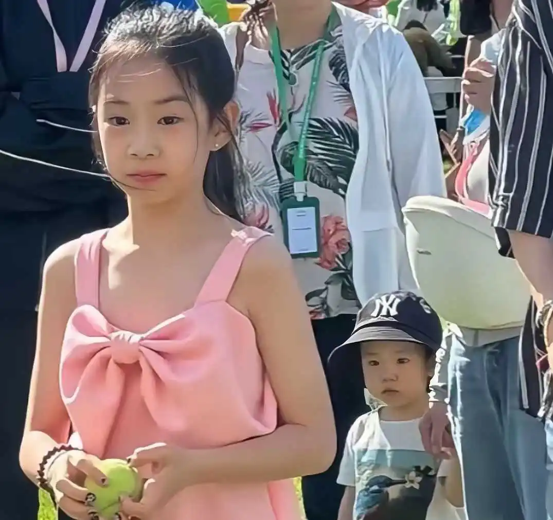 小时候是戚薇，长大是李承铉