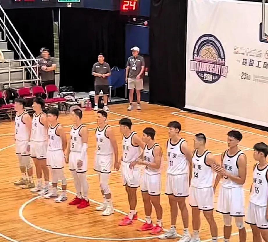 广东U22男篮大比分再输天津，3球员7罚1中，状态难冲全运冠军，佟佳俊打主控，被