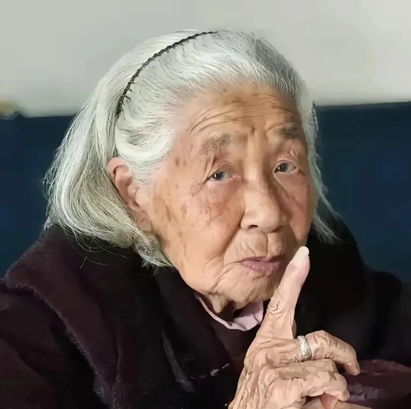 老了以后，才发现
1.有儿子的家庭，
不管儿子有没有出息，
父母都会张罗他的人生