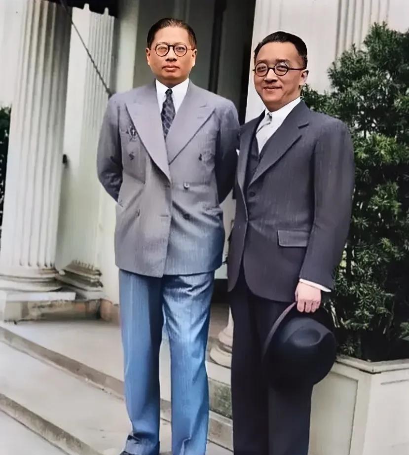 这才是宋子文和胡适年轻时的真实长相，这并非演员饰演的，而是1941年两人在美国的