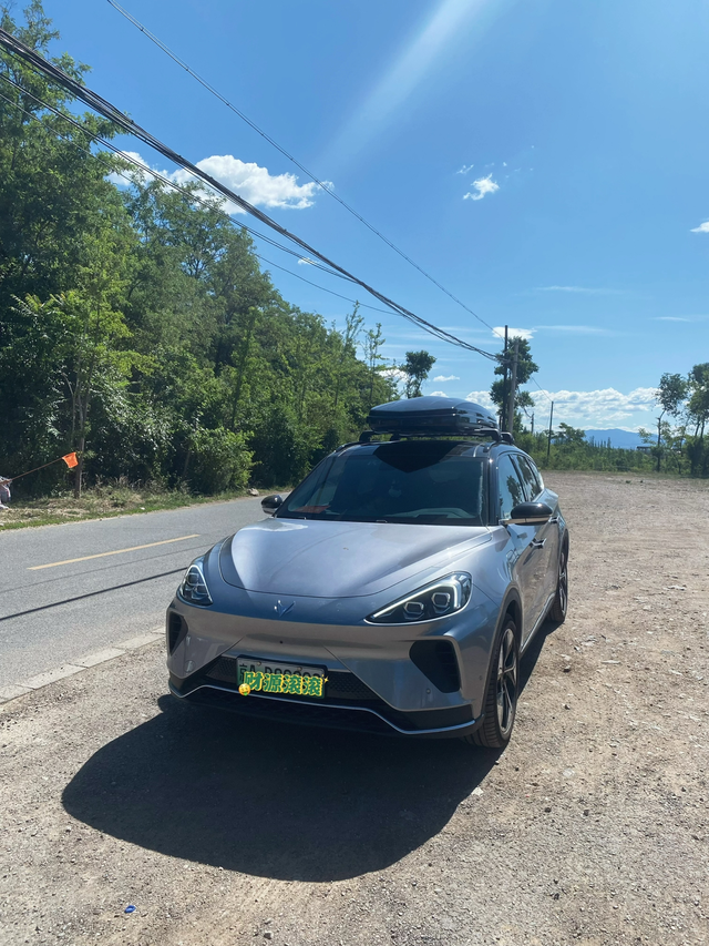 辨识度最高的日行灯没有之一
话说家里两辆车，日行等的辨识度都是非常高！极狐有一点