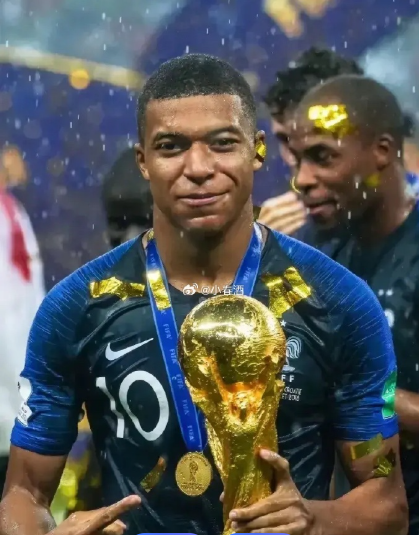 足坛领域的速度之王你们会选谁？

阿根廷风之子：卡尼吉亚

当下速度与能力的顶级