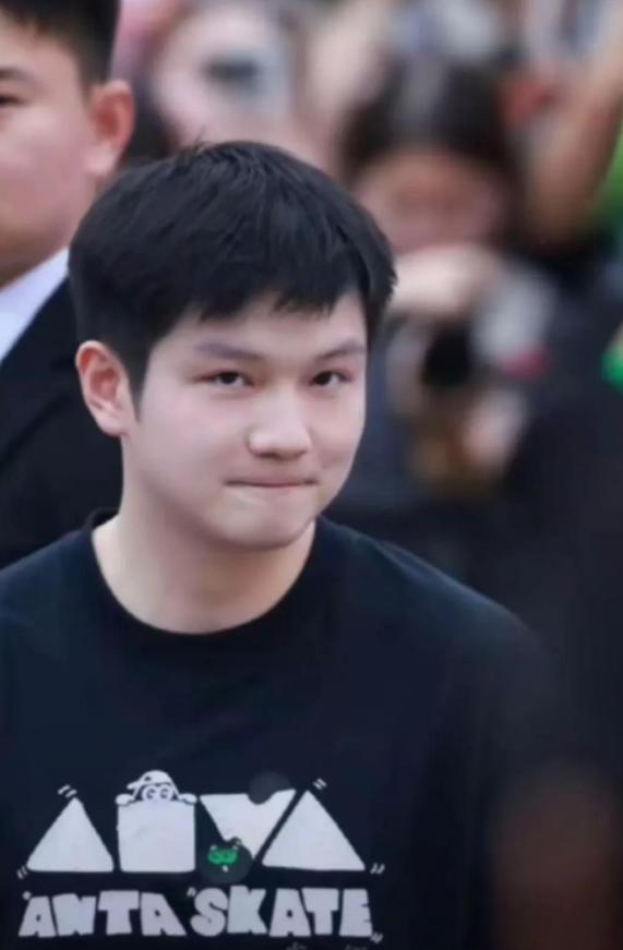 男乒第一人，你心中谁当属？



这个问题，恐怕没有标准答案。  如果以国际排名