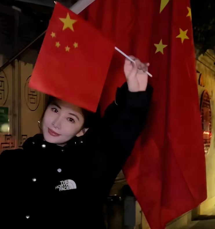 吴优，很钦佩很喜欢的女演员。看《余罪》的时候，对她印象深刻，长相甜美，干净，良家