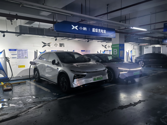 如果让我选的话我还是会选择轿车
单就论外观的话，还是轿车的造型普遍好看一点，SU