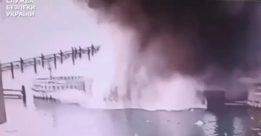 继炸毁俄罗斯飞机后，乌克兰安全局再次宣布采取特别行动，炸毁克里米亚大桥。
“此次