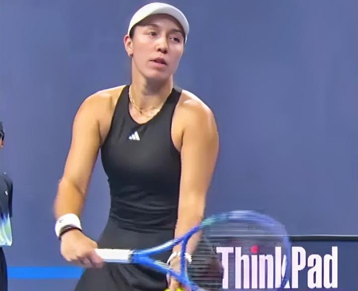 赛会五号种子佩古拉昨天晚上赢的并不轻松！
2025年中网女单第四轮最后一场比赛：