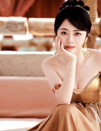 网友问谭松韵是不是最抗剧的90花？
被她带飞的男主有任嘉伦，钟汉良，井柏然，刘昊