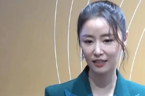 林心如 亮相专访活动，岁月不饶人啊！林心如您真的好美好美呀！越看越耐看，百看不厌