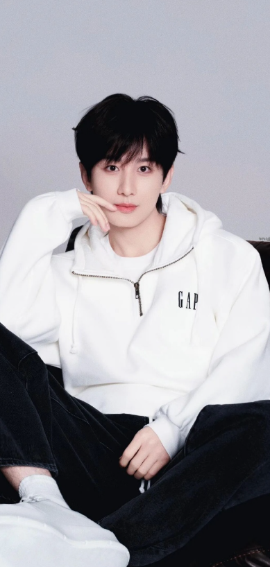 那就多期待成毅大帅哥的待播剧吧！ ​​​