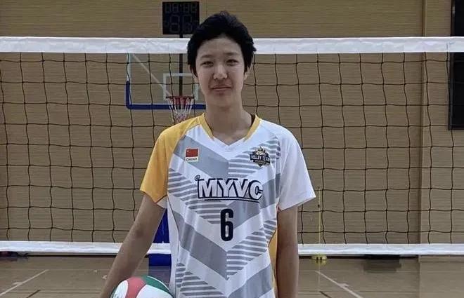 十九岁的董禹含将会成为北京女排的未来之星！
在全运会资格赛结束后，董禹含的扣球成