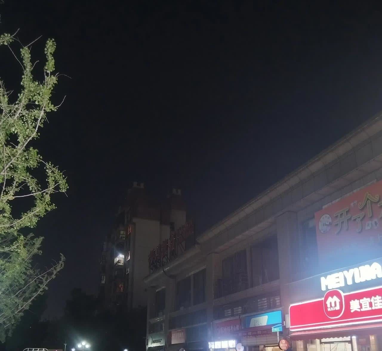 广东肇庆市人民政府
这些怀集的底层灾民是受人蛊惑吗？
亦或是由于特殊的环境因