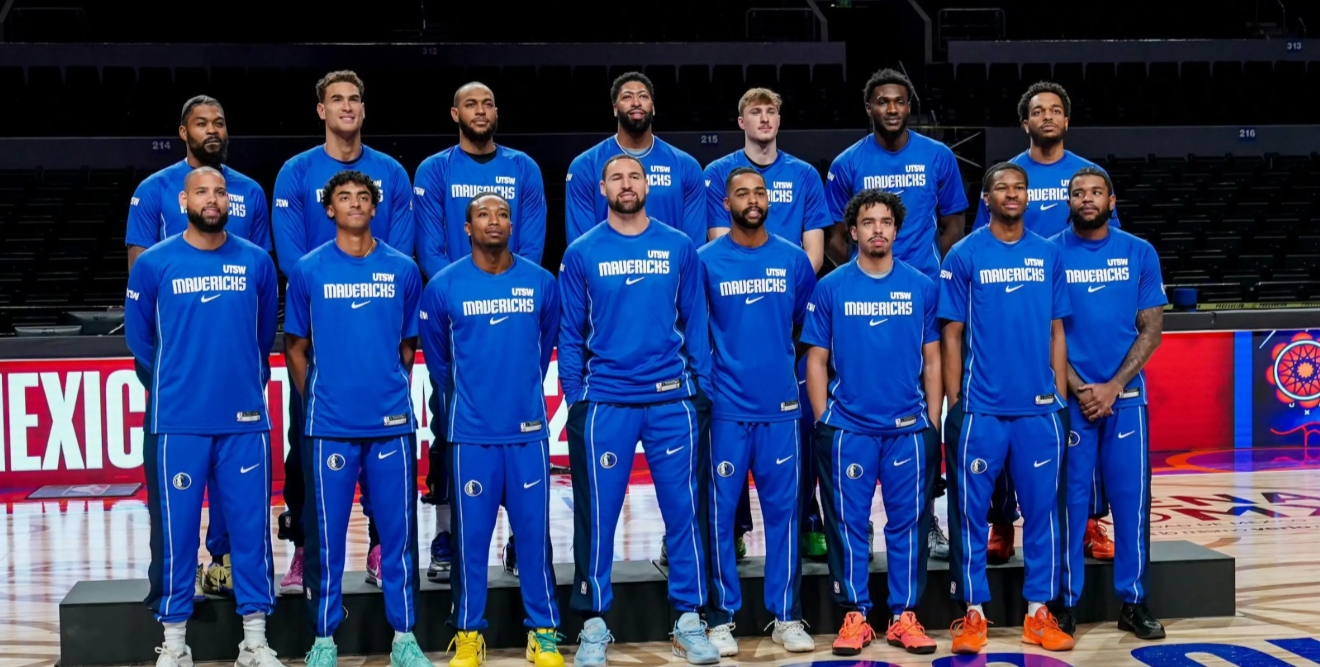 独行侠为什么输
拉塞尔投的全是三不沾，哈迪往观众席丢球，内姆哈德（1.78）防布