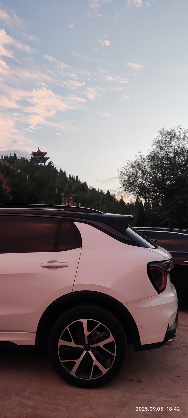 躺平者之座驾
我的座驾全球版四驱领克01，本人现在已躺平至于月薪基本没有了