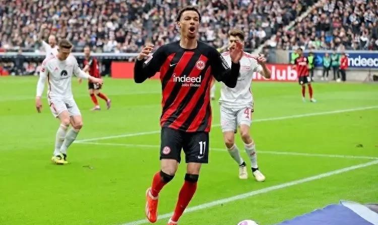 纽卡斯尔抢购埃基蒂克为哪般？
        成功跻身欧冠联赛的纽卡斯尔联队在转