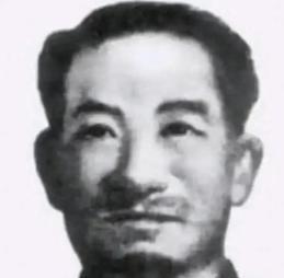 他曾是项英手底下的副官，在皖南事变后，趁项英不备将其杀害，并抢走三根金条。解放后