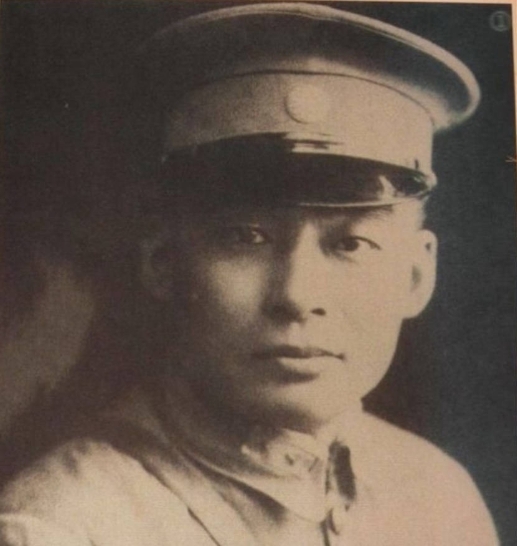 周恩来离开黄埔军校时，只有一位学生敢冒死前来送行，这在当时是比较难得的，这一位学