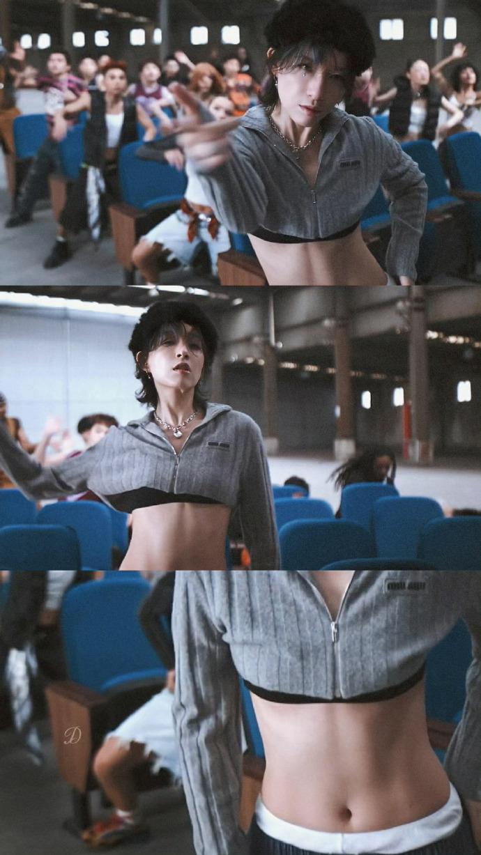  李斯丹妮腹肌不是传说，是真的！每一道线条都来自自律与坚持，实力又帅气。 ​​​