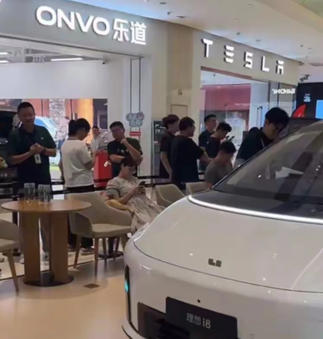 理想i8挑衅味道很浓厚