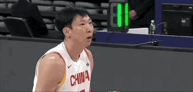 中国男篮赢球的夜晚出现了不少的小丑，即使在取得这样一场大胜的情况下，还是有不少侠
