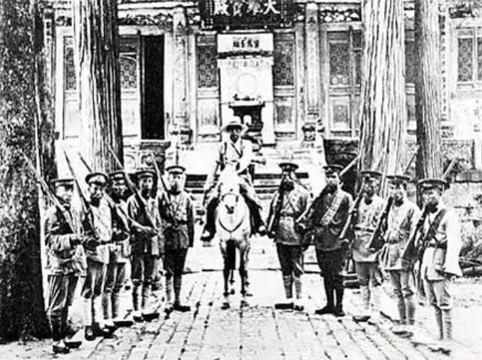 少林寺上一次受到重创是倒戈将军石友三火烧少林寺。那次古刹被毁也不能完全怪石友三。