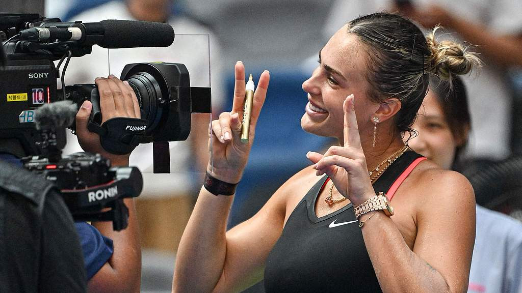 20连胜！萨巴伦卡武汉统治继续！首次直落两盘战胜莱巴金娜！