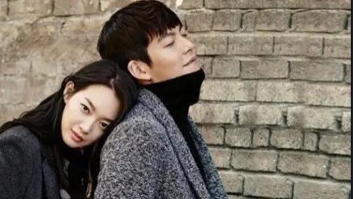 十年守护终成眷侣：金宇彬亲笔信官宣与申敏儿结婚