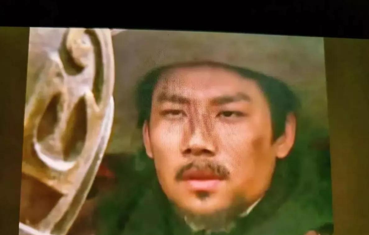《水浒传》里，李俊装病坠马，宋江明明知道他是装病的，为何没有强留他？这一幕像极了