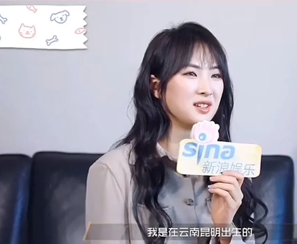 姚安娜是我们见过最低调的富二代了，她从来不炫富，不争不抢，连演戏都默默地演女二号
