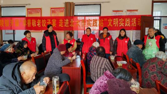项城市秣陵镇北大街居委会：举行孝善敬老饺子宴文明实践活动