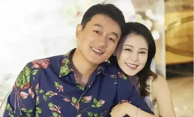 佟大为大女儿正式入圈，号称王祖贤接班人…
17岁的佟知霏正式随着父亲的引荐开始拍