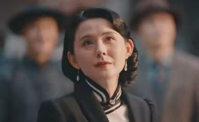 看完《灼灼韶华》大结局你会发现，女人其实最好的结局从不是爱情，而是自我。
就像二