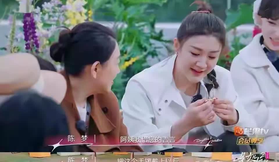 现在的陈梦怎么做都会有许多人喷！
       接受电视台邀请参加综艺节目，他