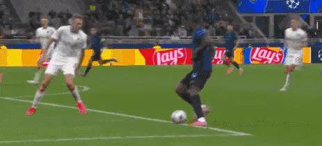 3-0，又是一场胜利，齐沃带领国际米兰拿到了各项赛事四连胜。
跟上周末客场对阵卡