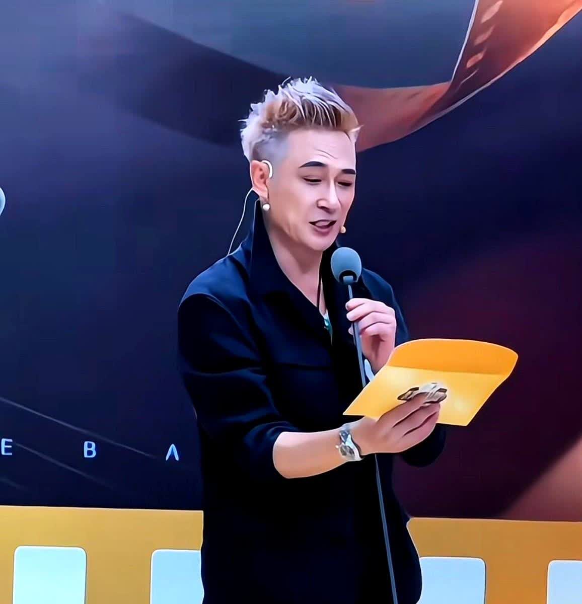 吴镇宇63岁？

果然是袁咏仪看上的人，