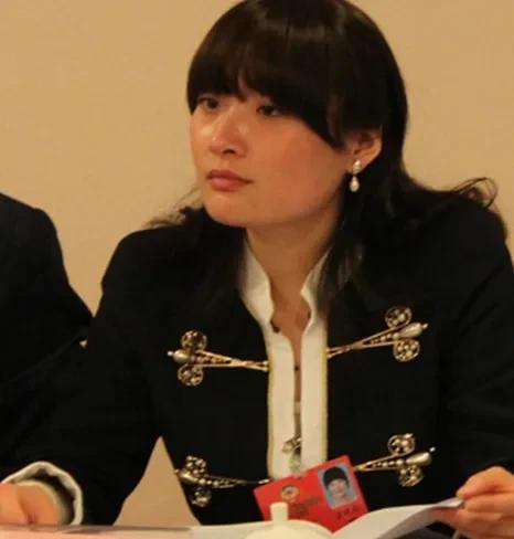 按照美国的《继承法》，非婚生子女和婚生子女有相同的继承权益。
所以才有，宗继昌等