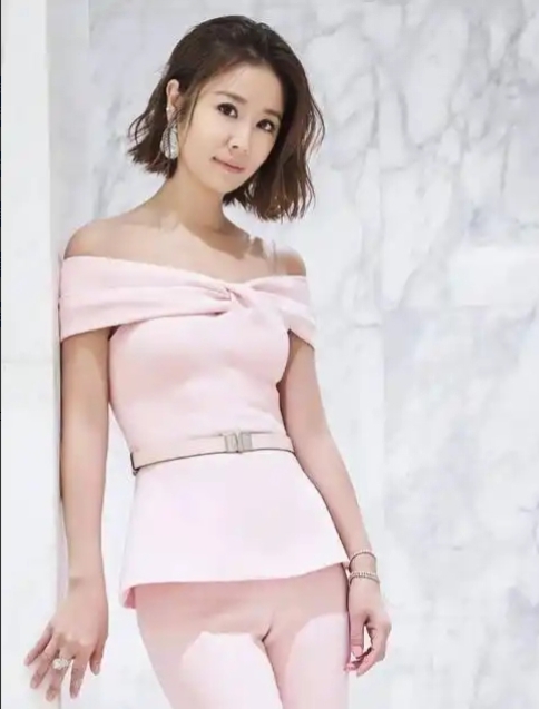 2007年，31岁的林心如毛遂自荐饰演貂蝉，导演回绝：“你长得不美。”林心如又说