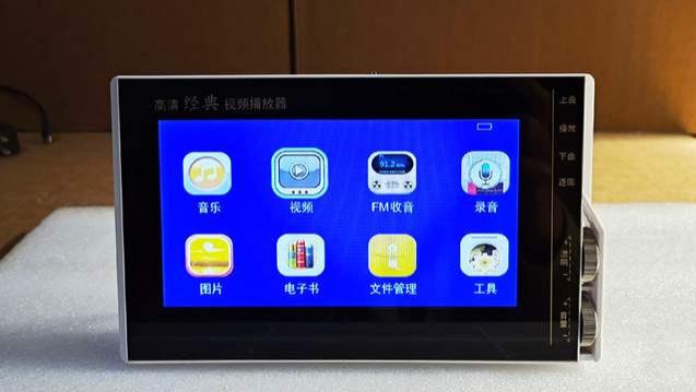 7英寸高清全贴合屏自由看节目，这款国产唱戏机，老人也能轻松用