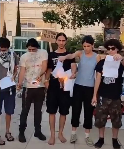 强扭的瓜，是真的不甜！

先是乌克兰，后是以色列，这两国年轻人都在拒绝征兵，但背