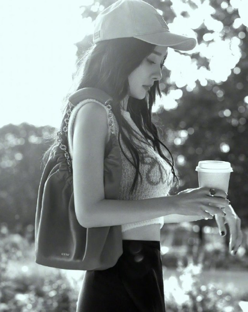 你是夏日的彩虹，给我的世界增添了色彩