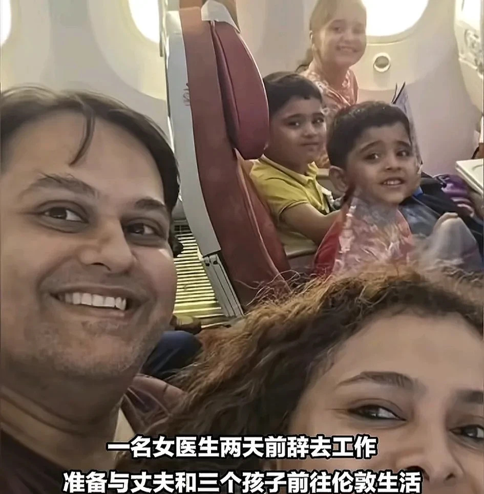全家飞前合影，转眼天人永隔





---





她随手一拍，定格了全家最