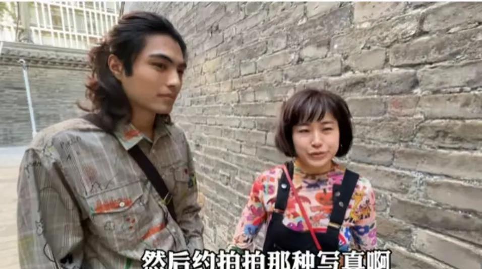 两次刷到这一对姨甥恋了，两人相差16岁。这北京大姨都42了，也不知道那位26岁的