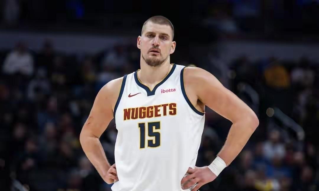 约基奇，大卫·罗宾逊和摩西·马龙谁的实力更强一些？
约基奇
 1次NBA总冠军+