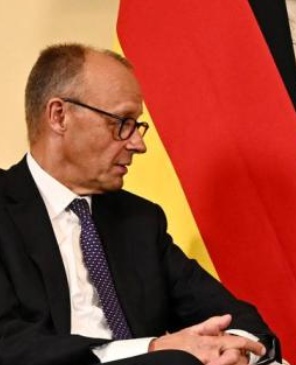 看来要出大事，要打大仗了！



就在17日，英德签了“友好条约”，说白了，其实