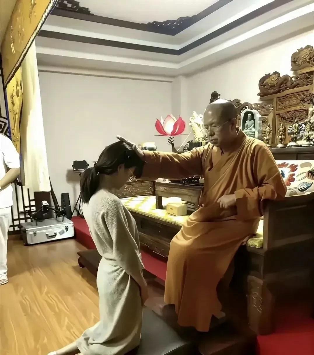 不懂就问，这位大师是在干嘛？[what]
