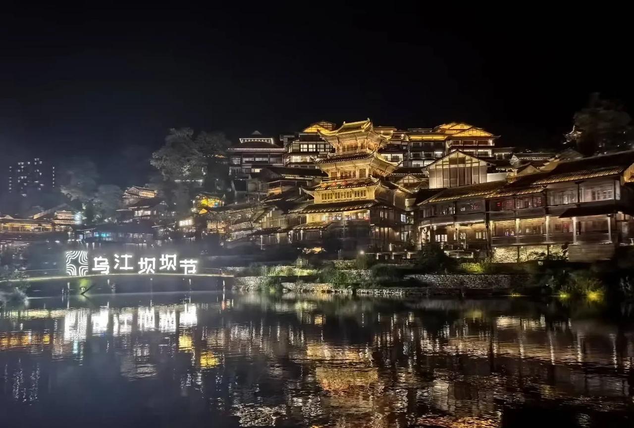 #播报我的城市今日路况#黔江花月夜[月亮]