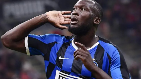 涉及比利时前锋卢卡库的转会情况